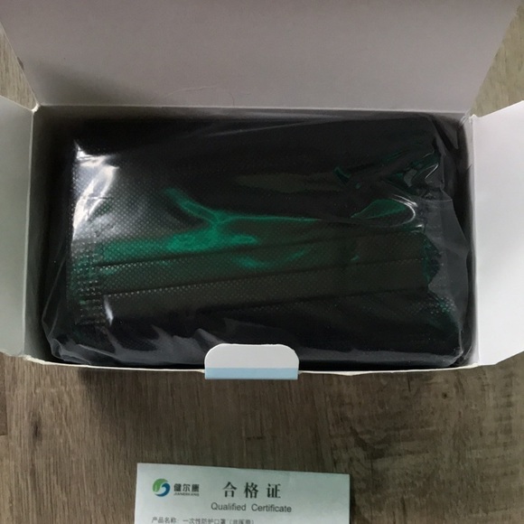 FREE with purchase of $15+ New Kids disposable masks - Picture 4 of 4